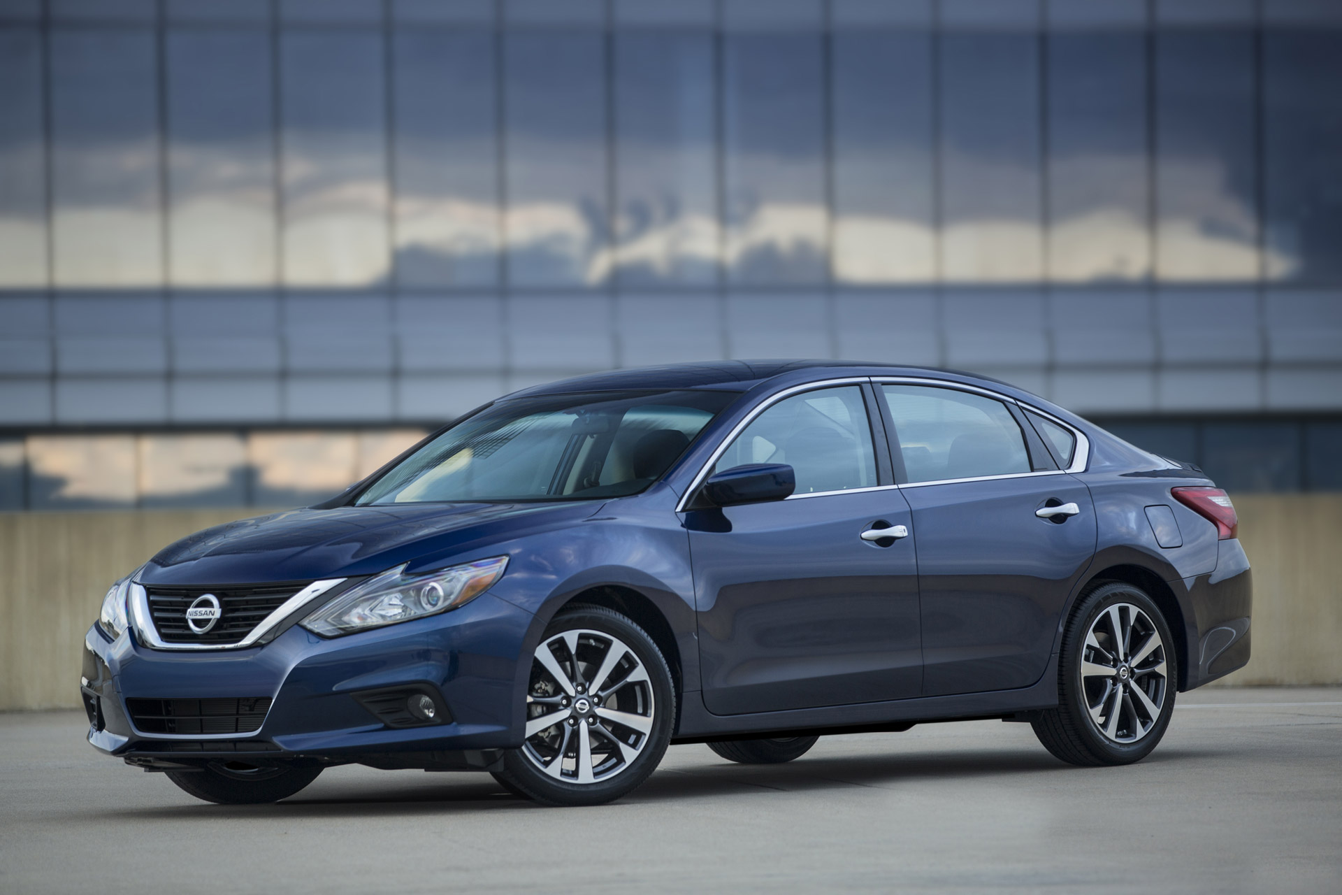 2016-nissan-altima_100528848_h