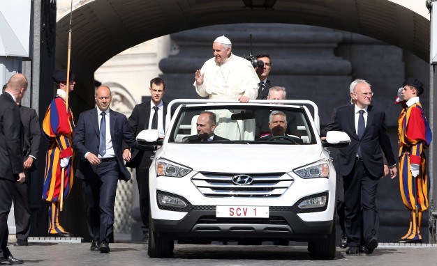 hyundai-popemobile
