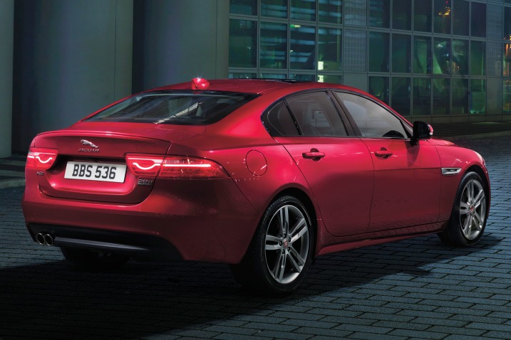 2017_jaguar_xe_2