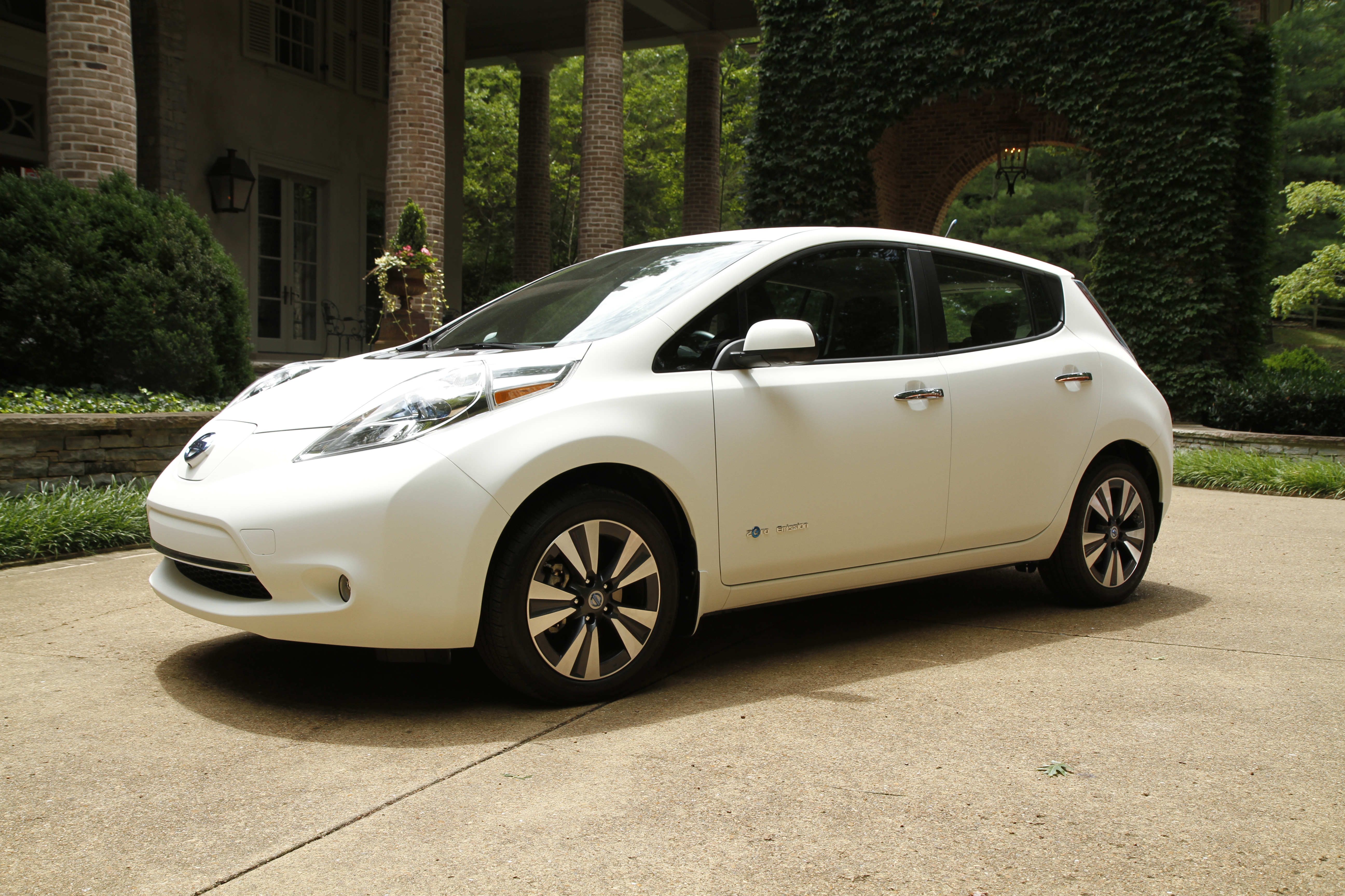 Nissan creates "World's Cleanest Car" Ð a zero emissions Nissa