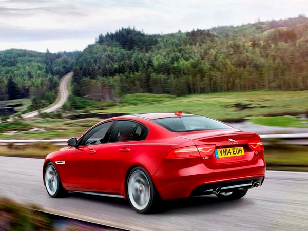 2017-Jaguar-XE-2 (1)