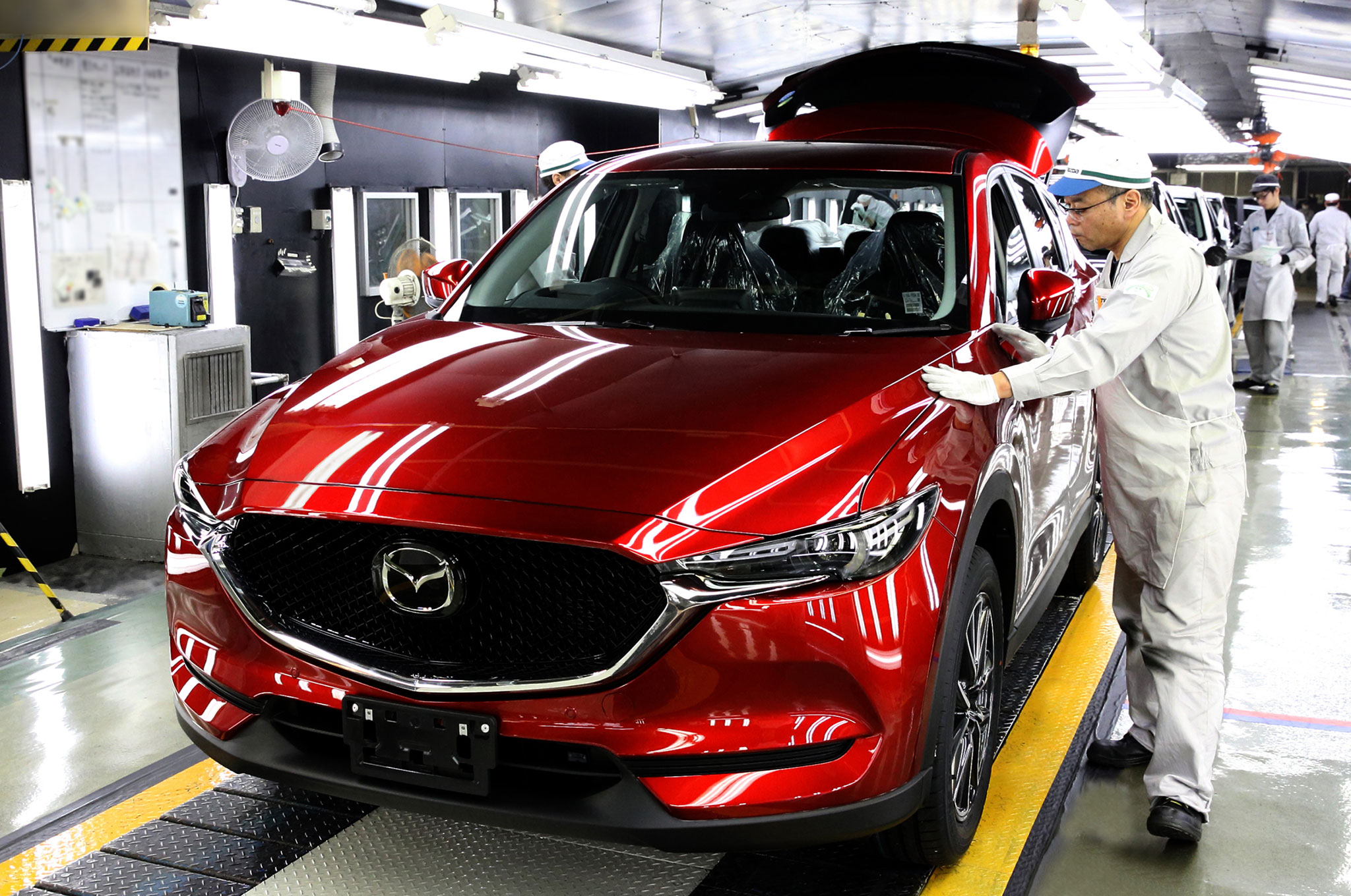 2017-Mazda-CX-5-on-assembly-line