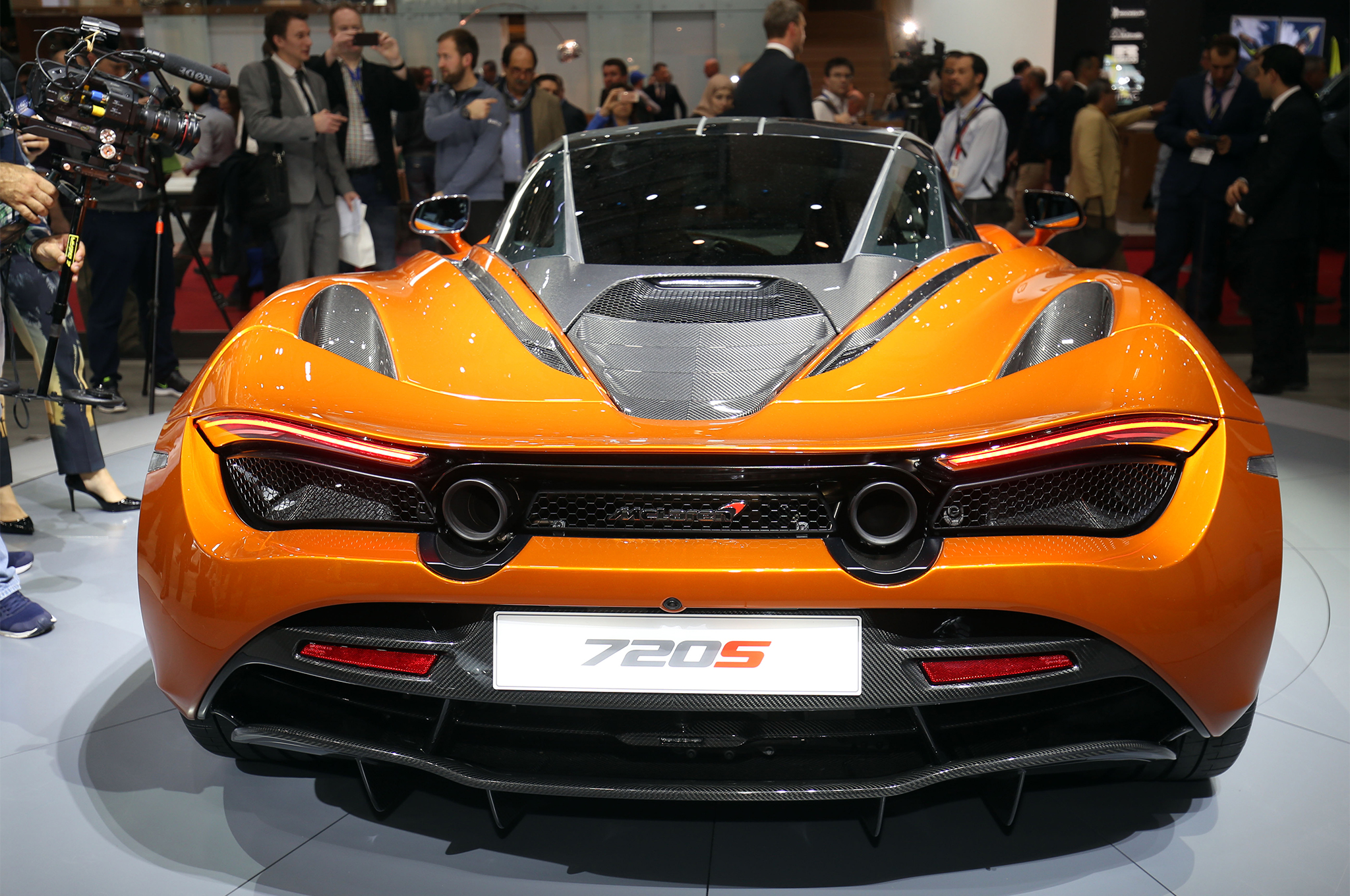 2018-McLaren-720S-rear-end