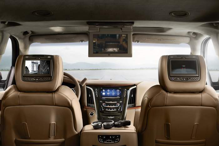 2017-Cadillac-Escalade-ESV-interior