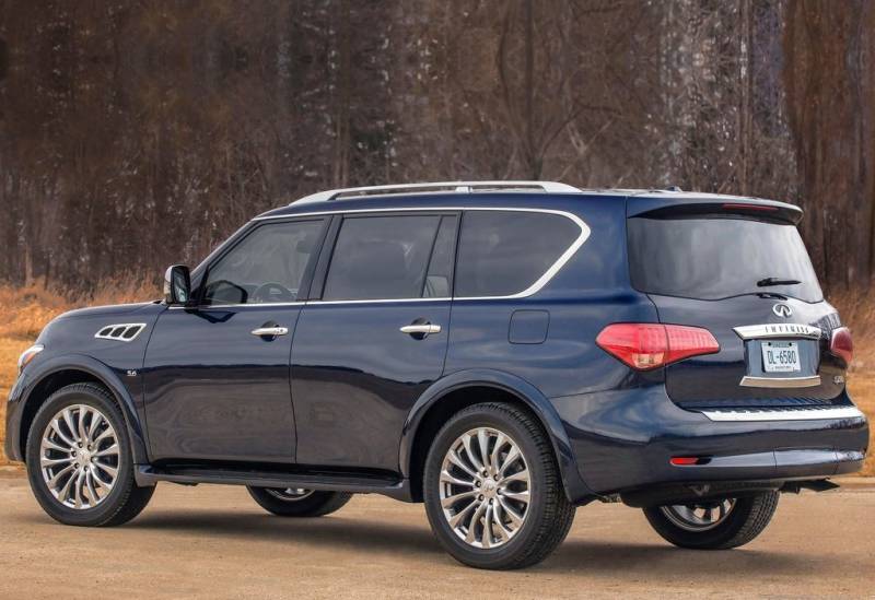 2017-Infiniti-QX80-4