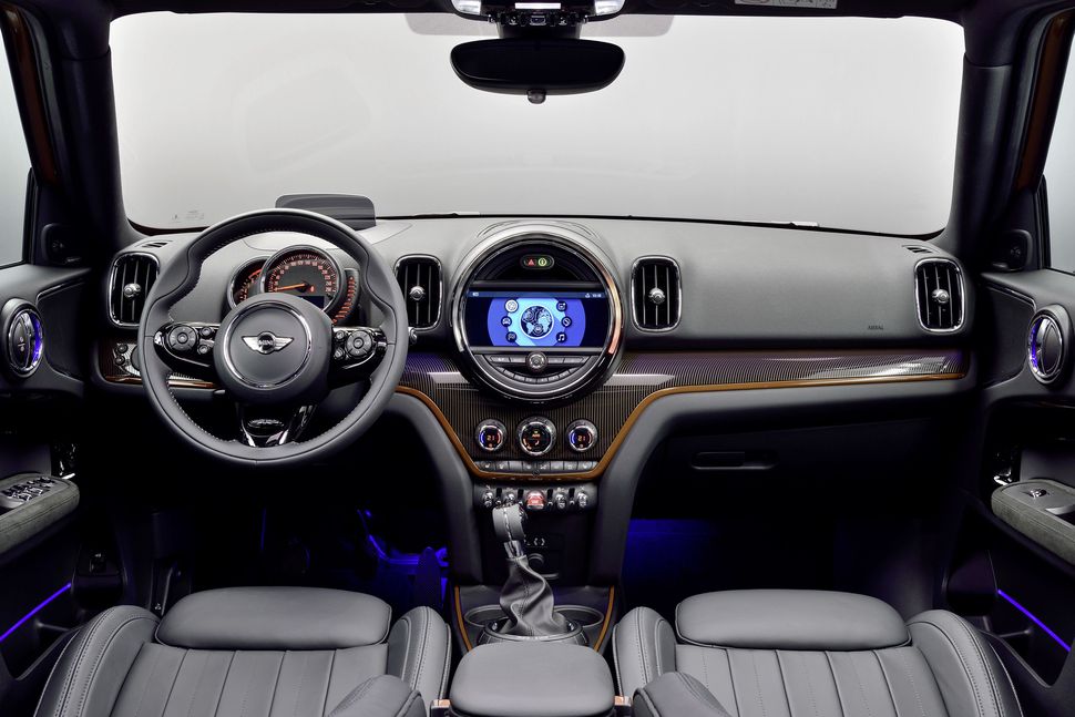 2017-mini-countryman-interior
