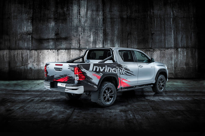 hiluxinvincible50showcar-
