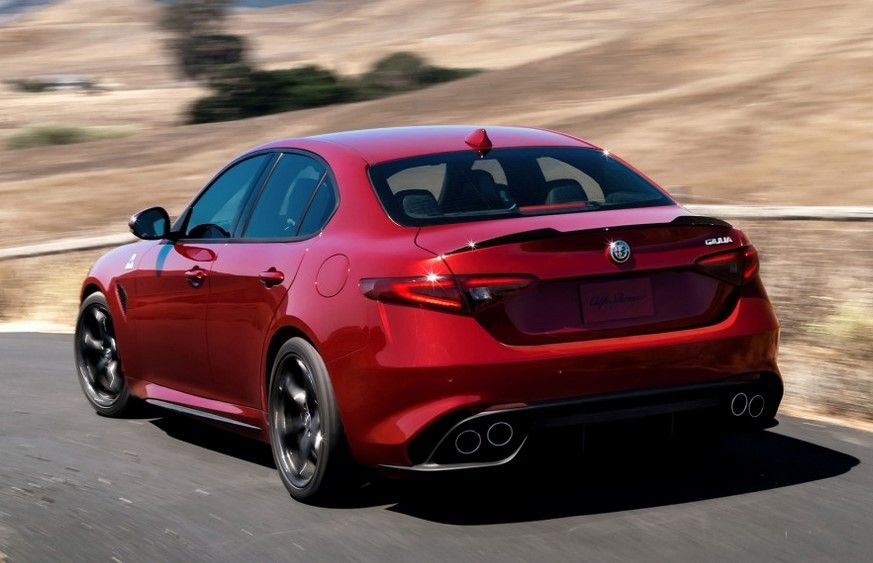 2017-Alfa-Romeo-Giulia-Quadrifoglio-rear-view-