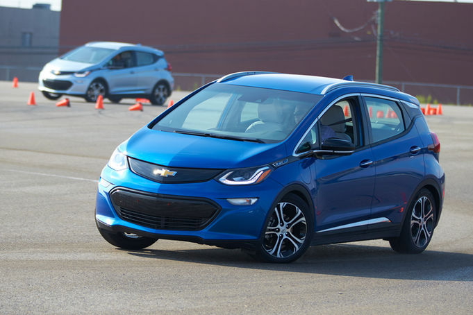 2017-Chevrolet-Bolt-EV-front-three-quarter-in-motion-03