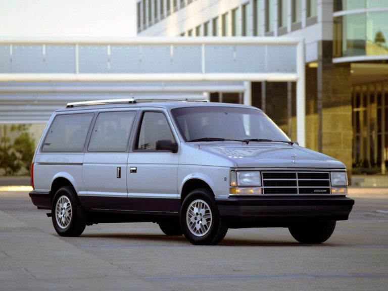 Caravan машина toyota