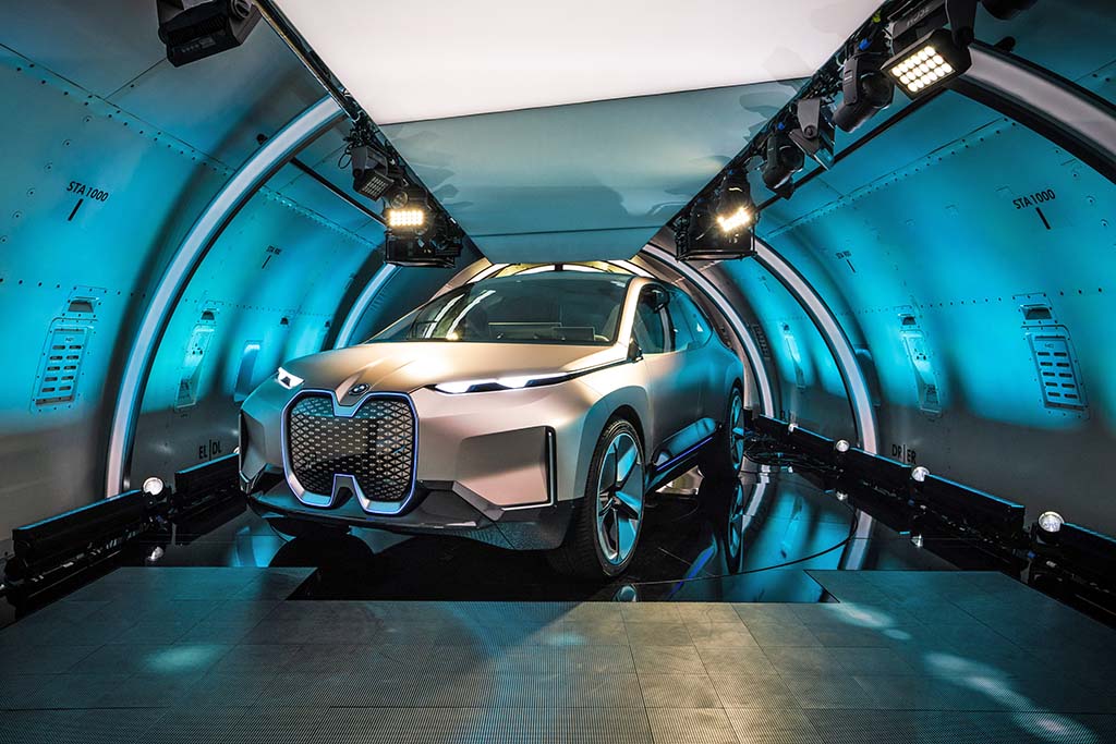 BMW-iNext-on-plane