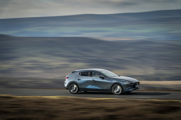 2020 mazda 3 perfil action