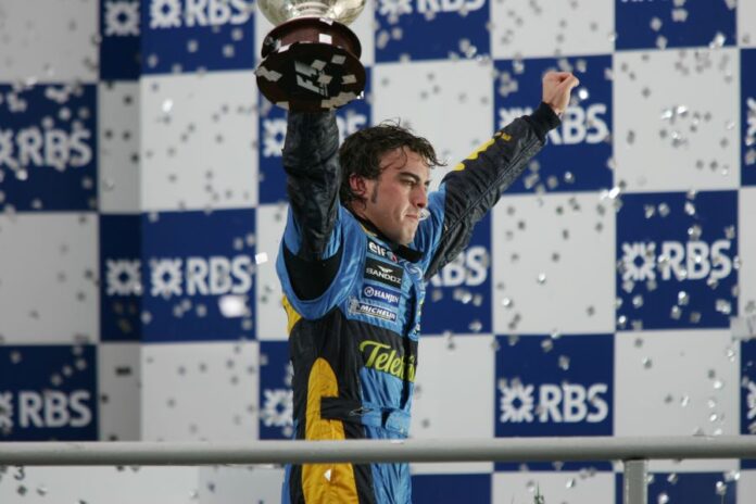 2020 - Fernando Alonso joins Renault DP World F1 Team