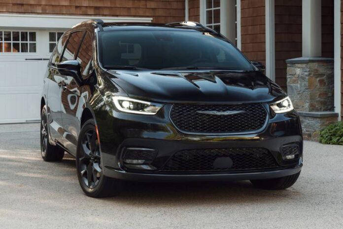 2021_chrysler_pacifica_passenger-minivan_limited_fq_oem_3_815