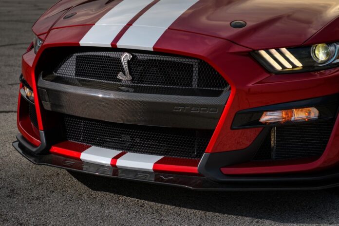 Mustang_GT_500_Carbon_Fiber_Center_Bumper_01