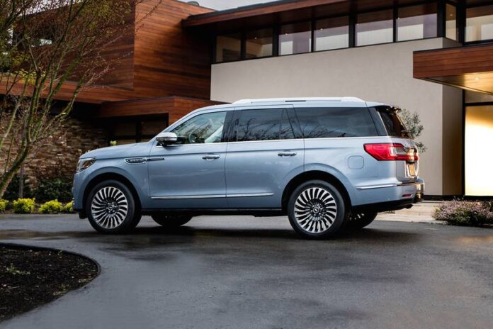 2020_lincoln_navigator_4dr-suv_black-label3