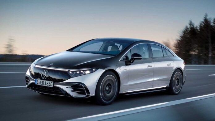 2022-mercedes-benz-eqs-580-edition-one-exterior-front-quarter