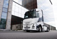Volvo Trucks lanza un camión edición especial para celebrar su 100 aniversario.